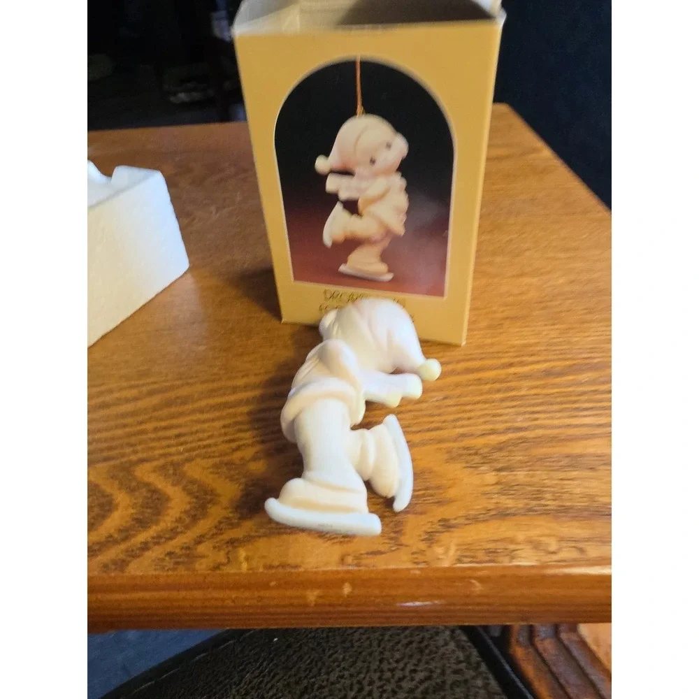 Precious Moments Ornament DROPPING IN FOR‎ CHRISTMAS E-2369